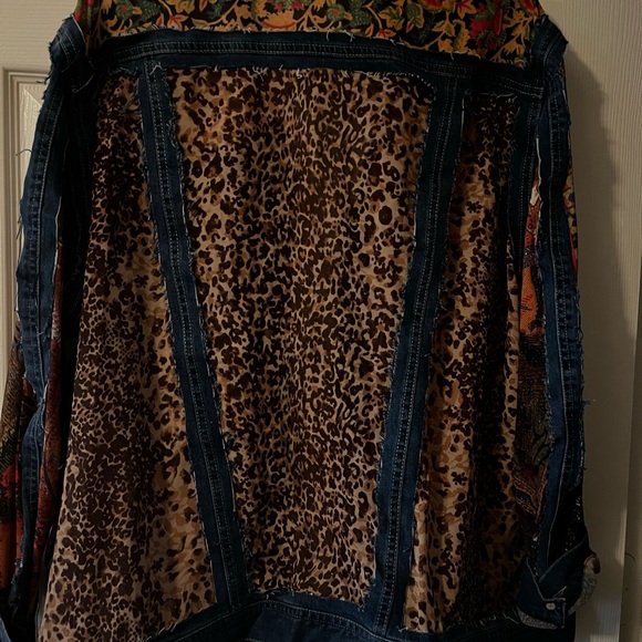 Jean jacket with leopard - Picture 2 of 3